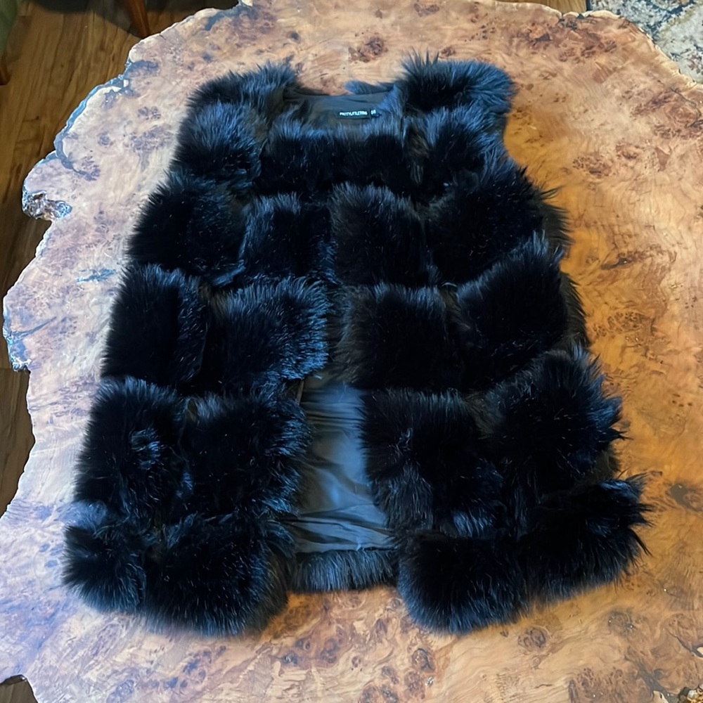 Fur vest, mobwife era, faux fur vest, vest, fur, Pretty Little Thing vest